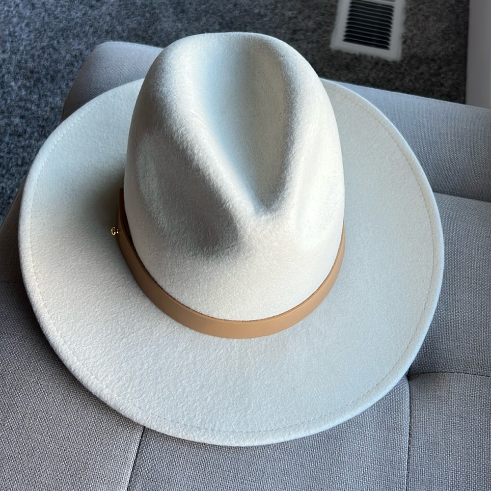 Lack of color USA hat
